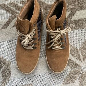 Inkkas Brown Ankle Boots with Patterned Sides